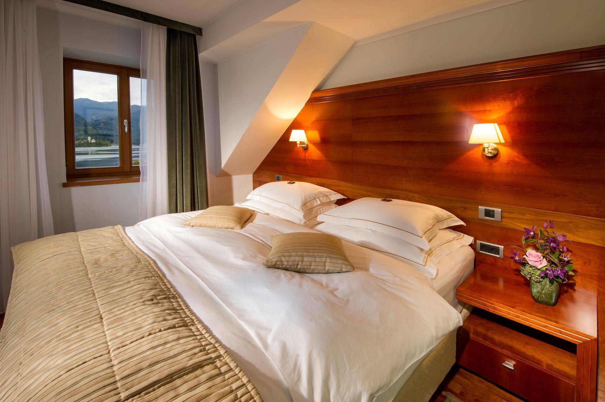 Hotel Lovec Bled Exterior photo