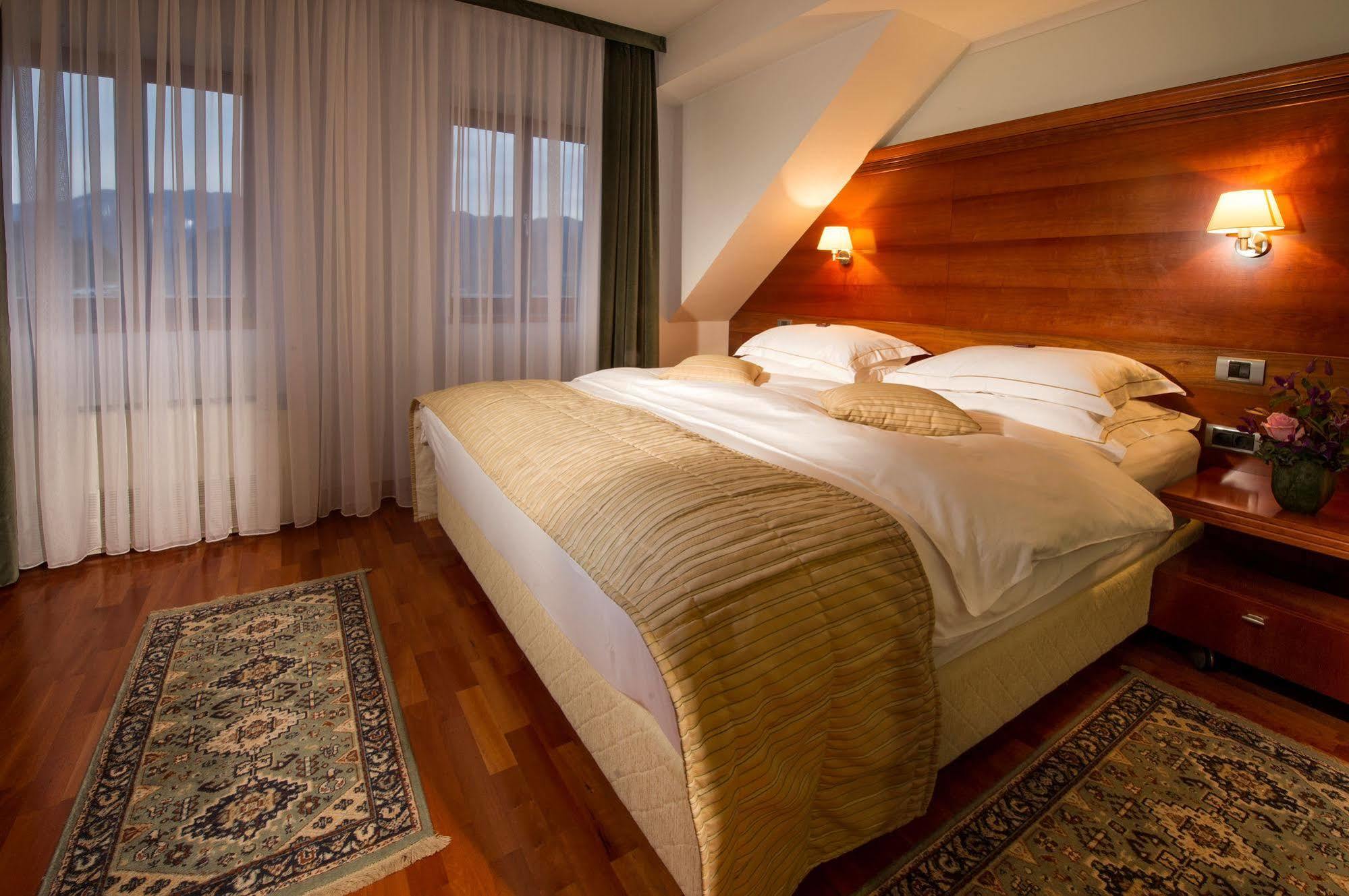 Hotel Lovec Bled Exterior photo